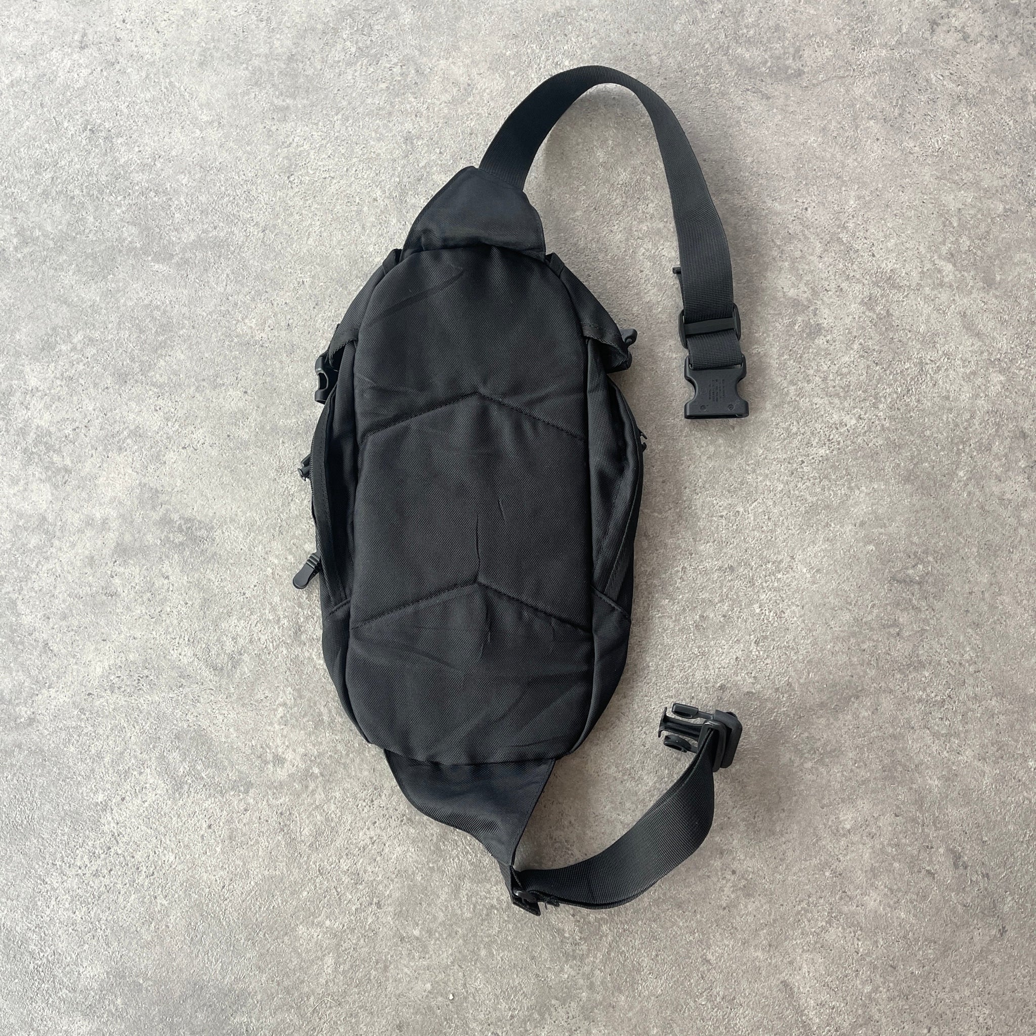 N*ke 1990s cross body technical utility bag