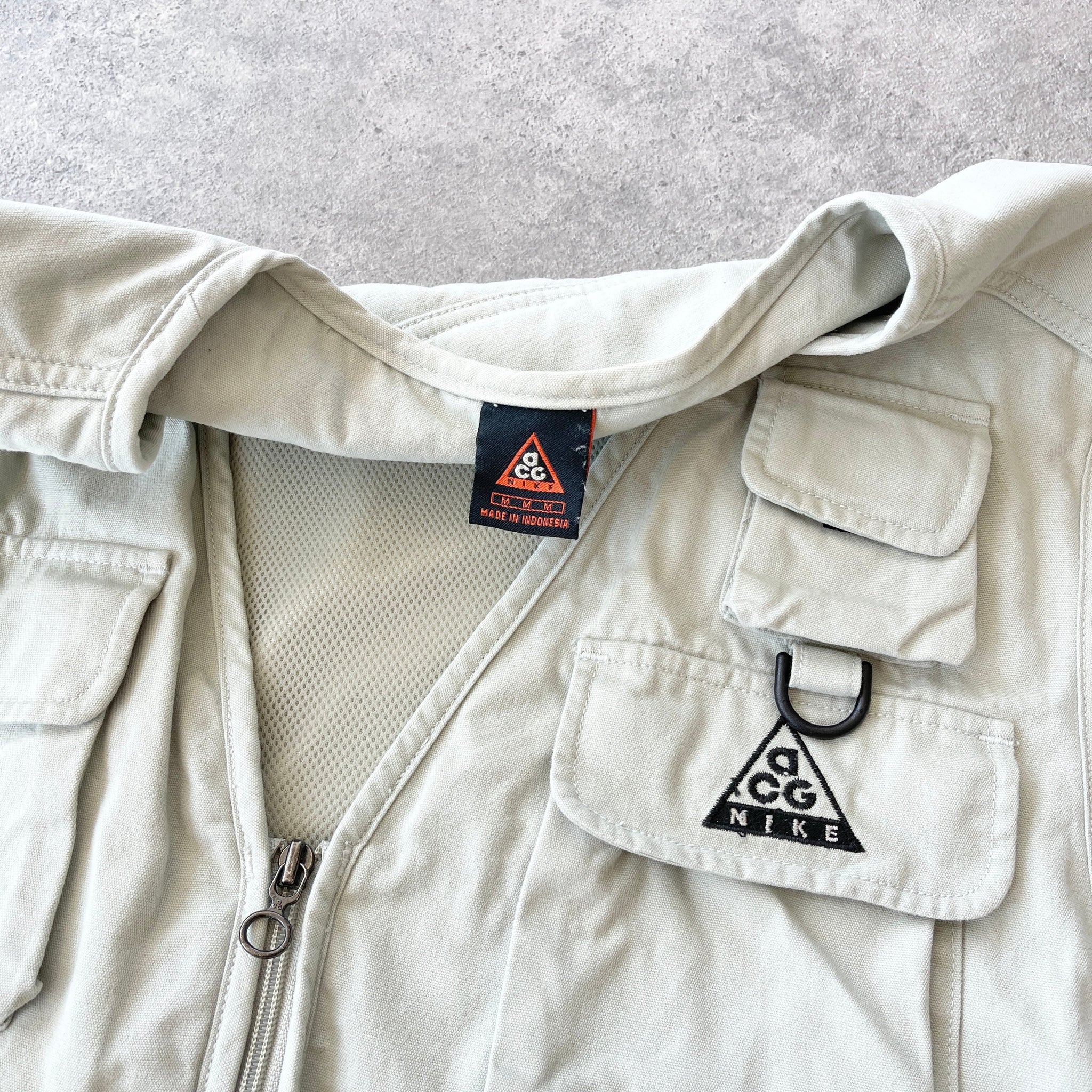 N*ke ACG RARE 1990s cargo vest jacket (L)