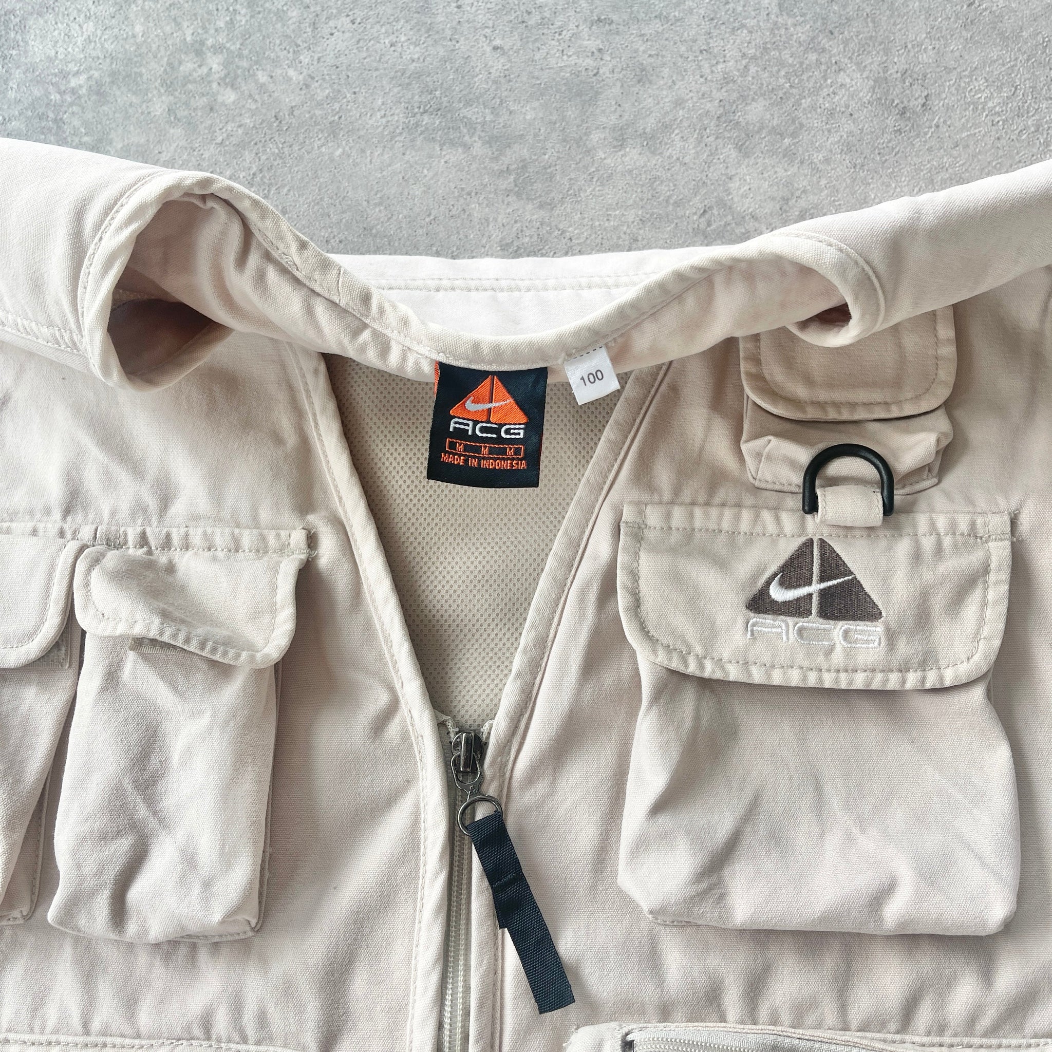 N*ke ACG RARE 1990s technical cargo vest jacket (L)