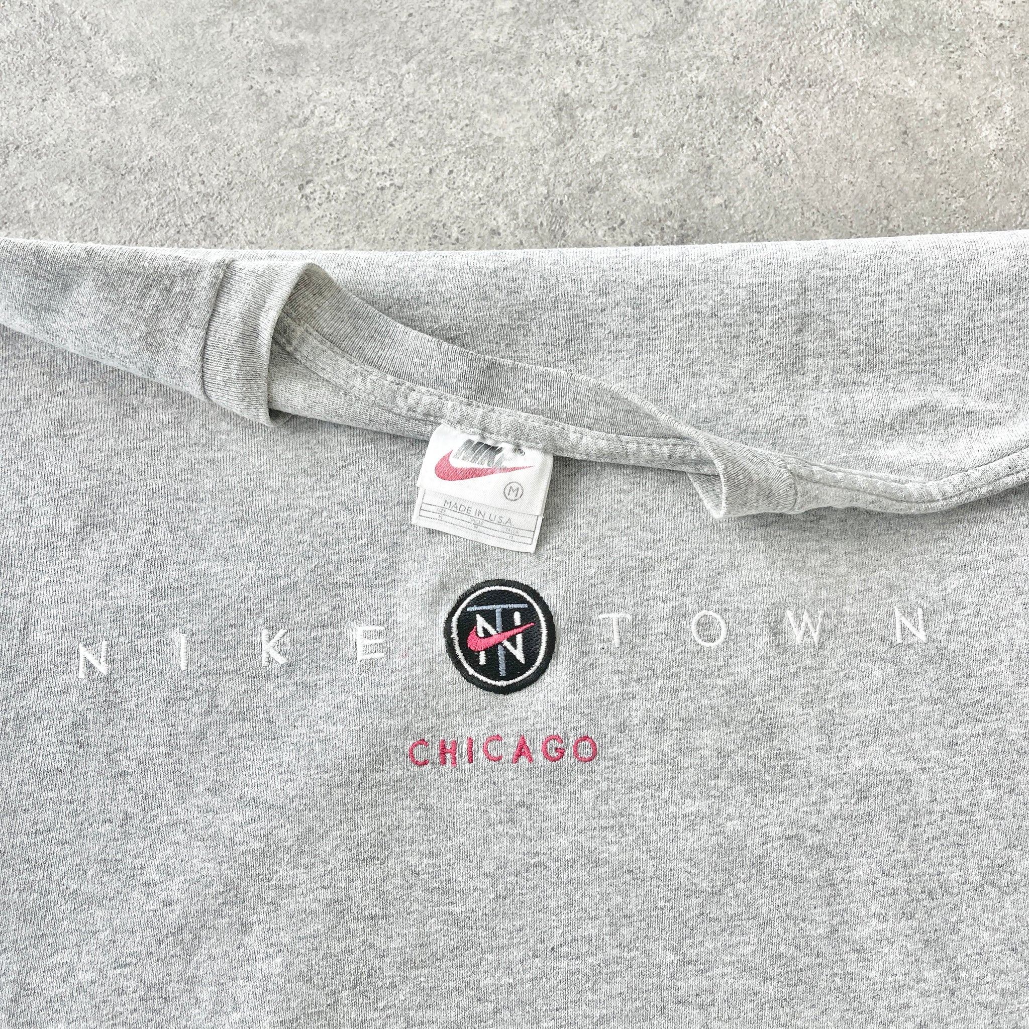 N*ke Town Chicago RARE 1990s heavyweight embroidered t-shirt