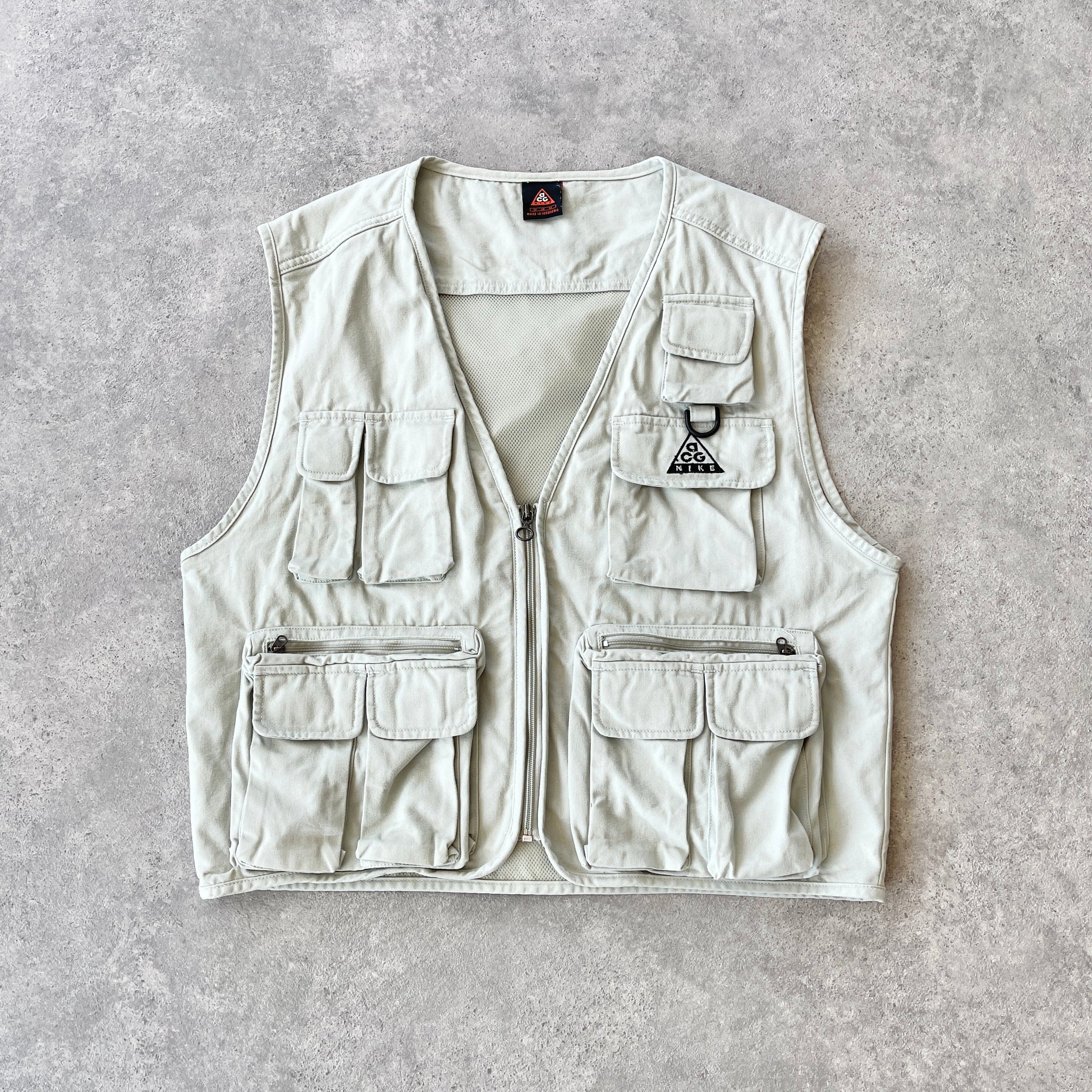 N*ke ACG RARE 1990s cargo vest jacket (L)