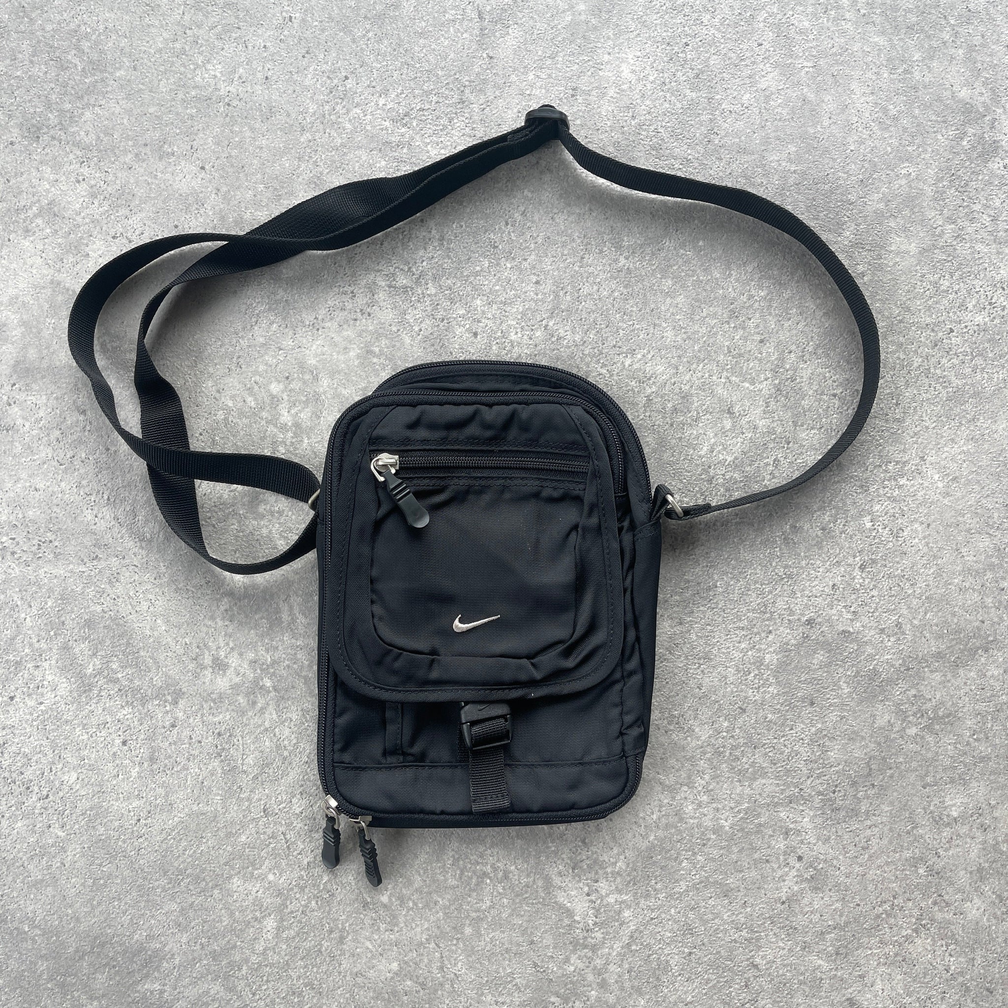 N*ke 1990s cross body technical utility bag