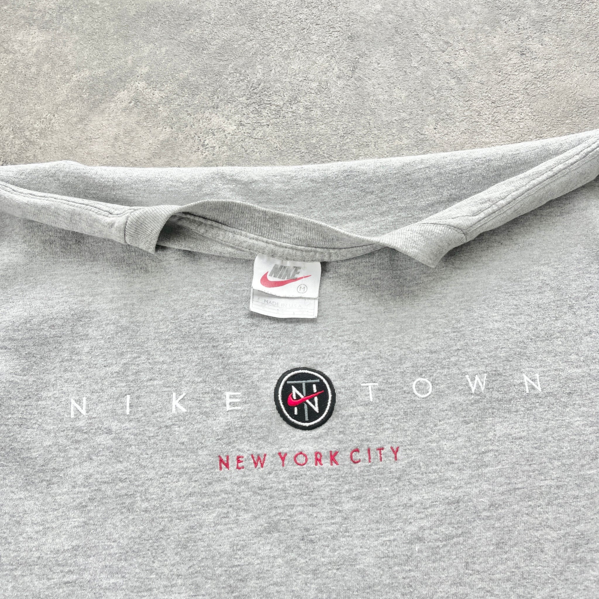 N*ke Town New York RARE 1990s heavyweight embroidered t-shirt