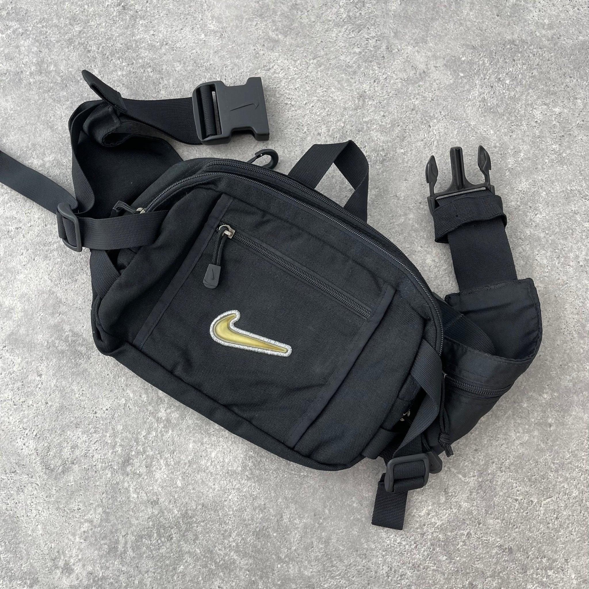 N*ke 1990s cross body utility bag