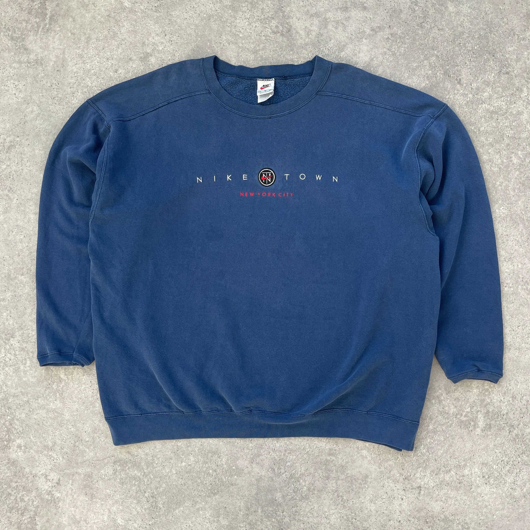 N*ke Town New York RARE 1990s heavyweight embroidered sweatshirt