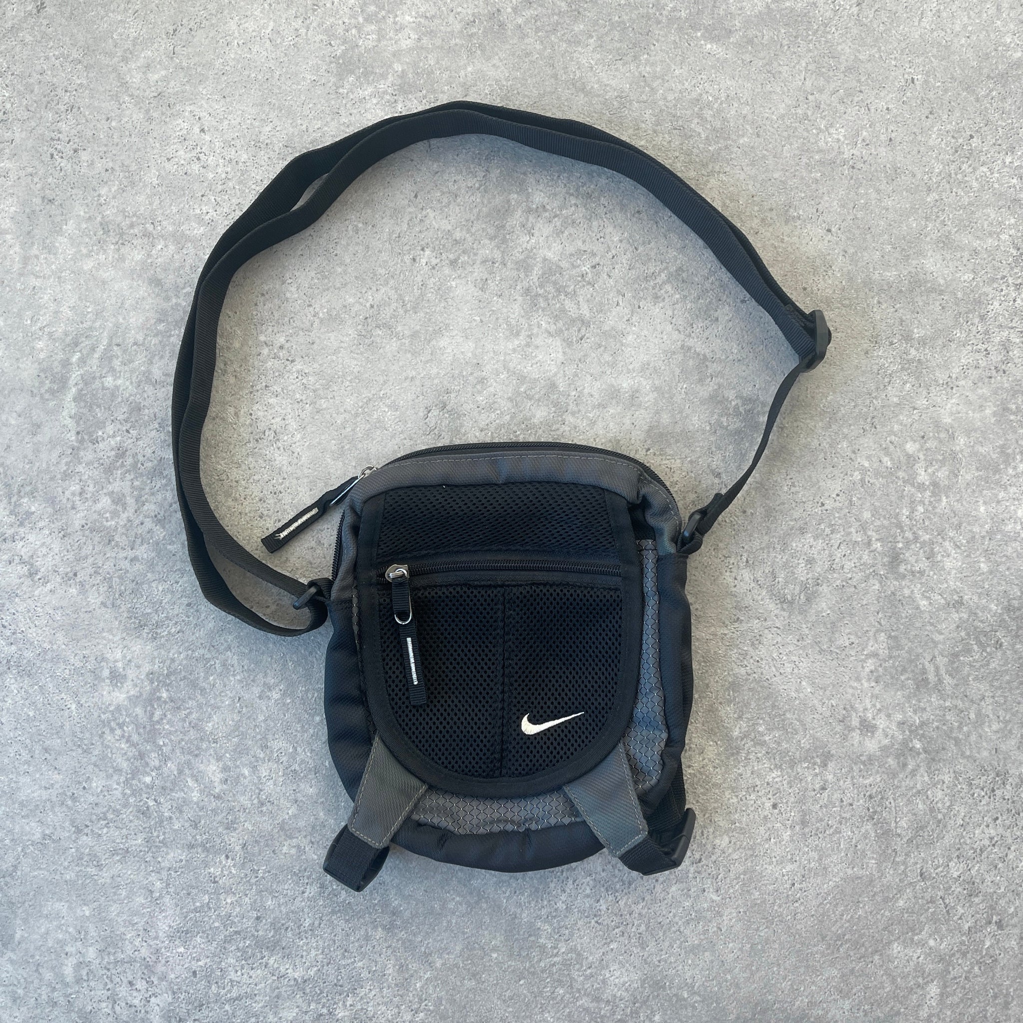 N*ke 1990s cross body technical utility bag