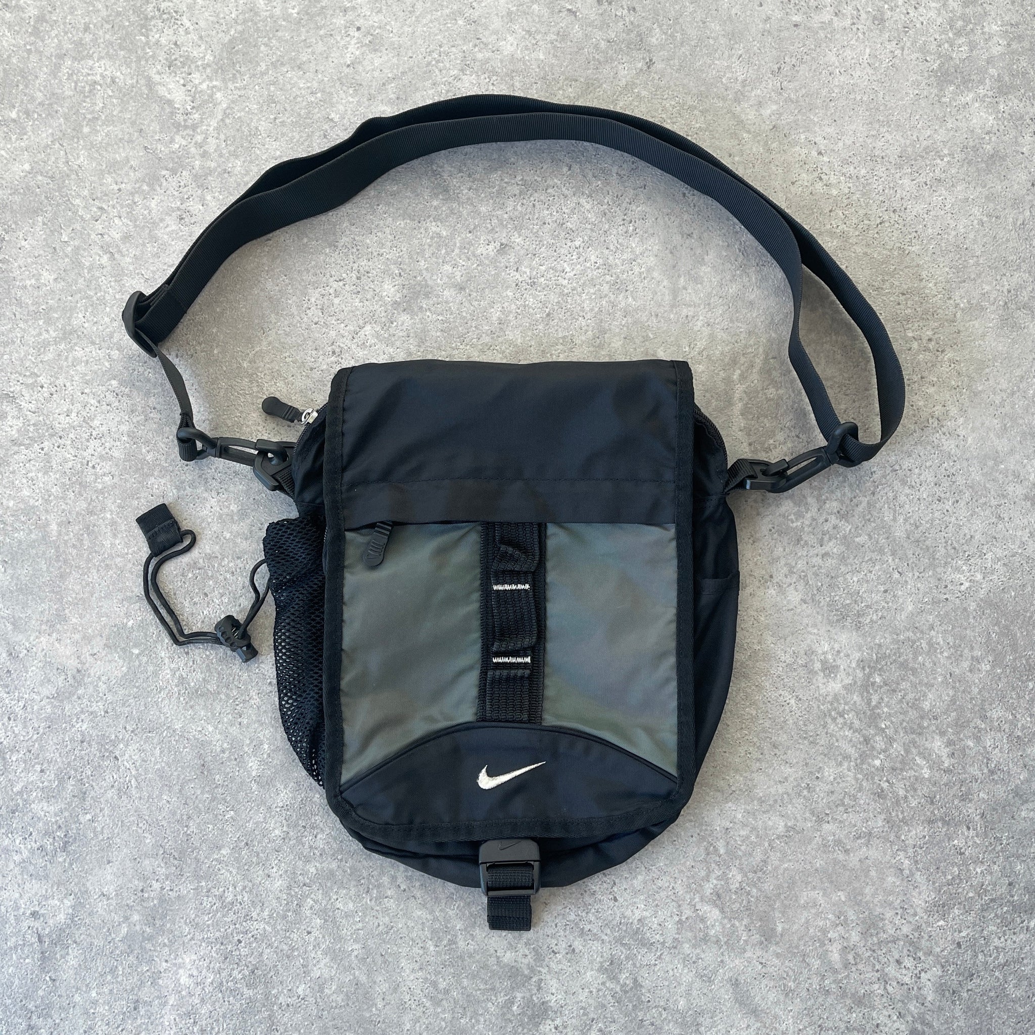 N*ke 1990s cross body utility bag