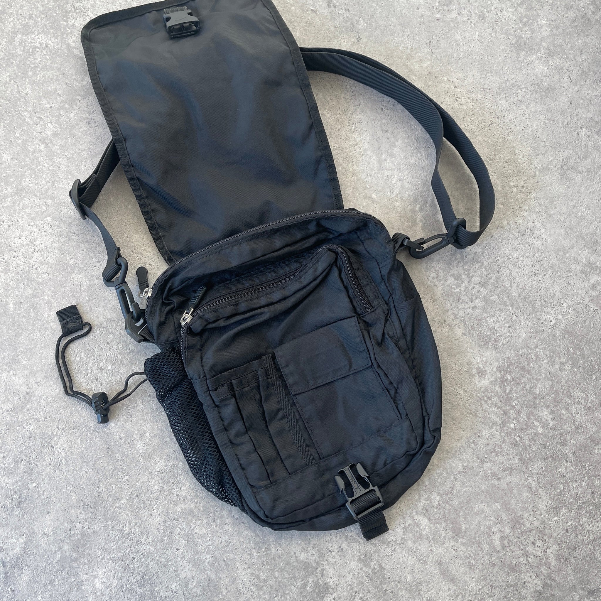 N*ke 1990s cross body utility bag