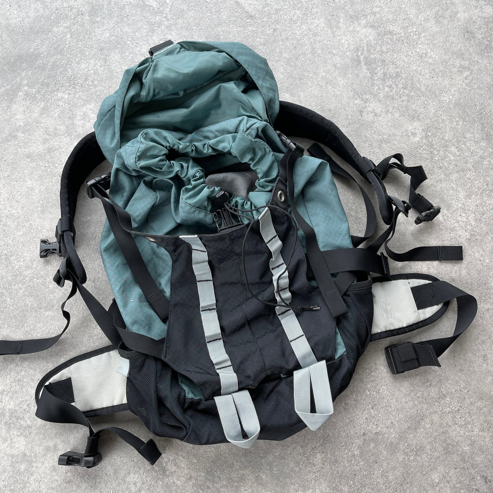 N*ke ACG 2000s 40L technical tonal backpack