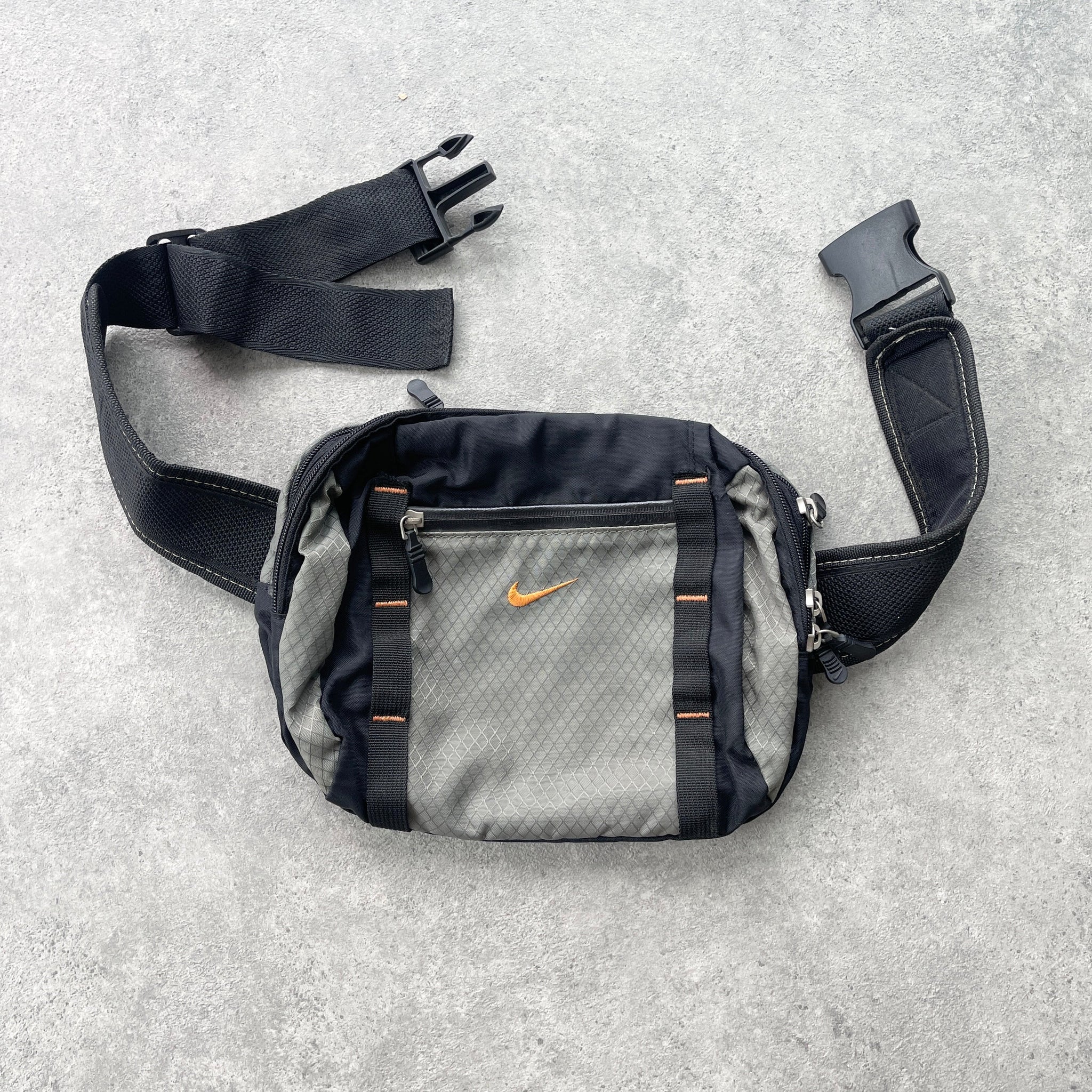 N*ke 1990s cross body technical utility bag