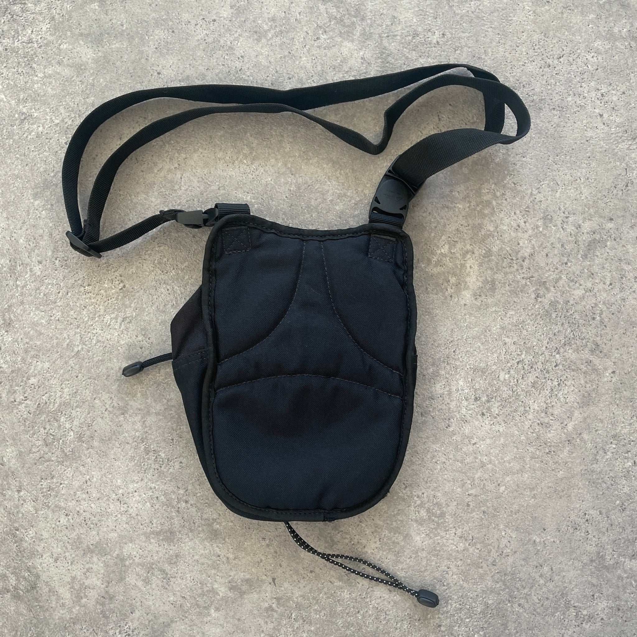 N*ke 1990s cross body utility bag