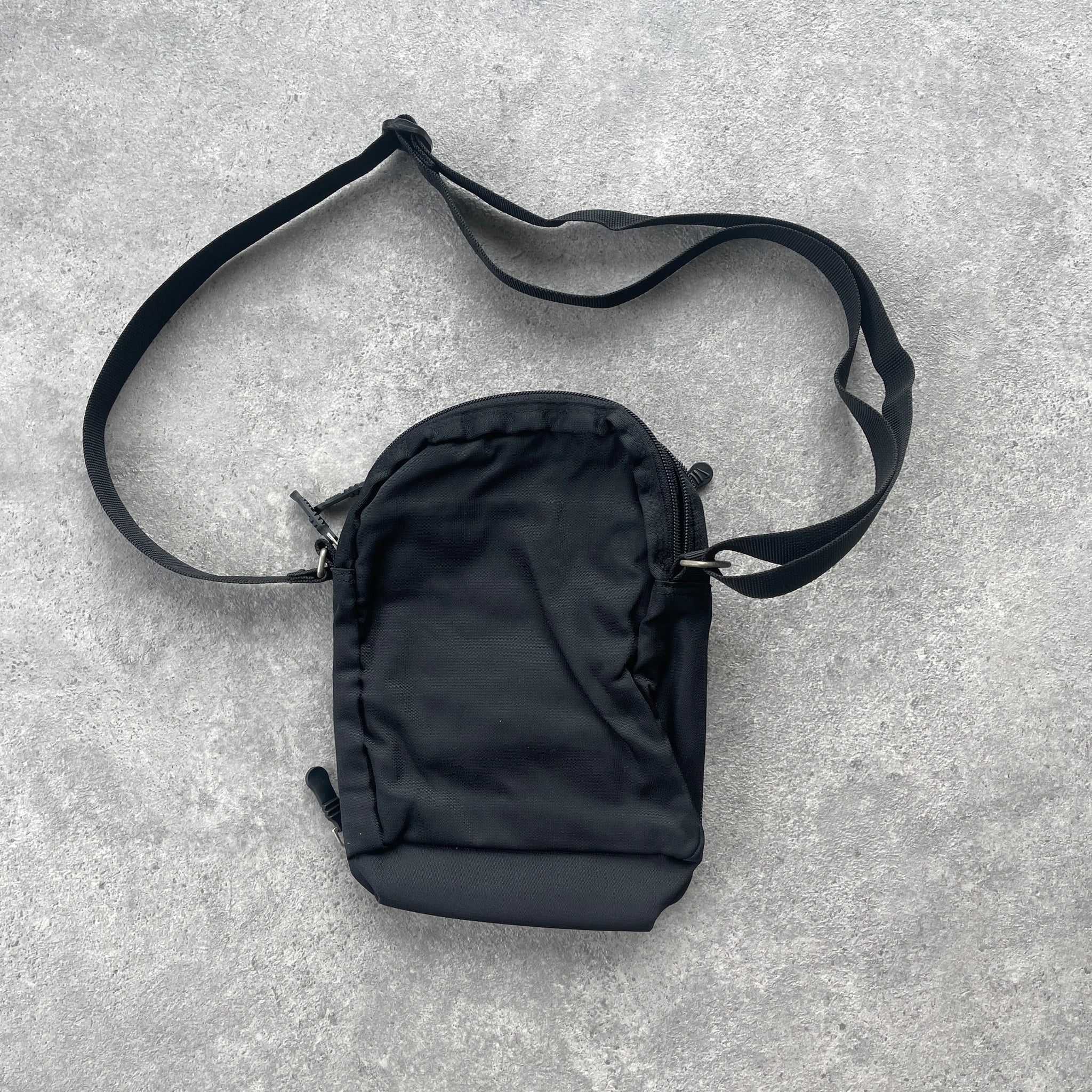 N*ke 1990s cross body technical utility bag