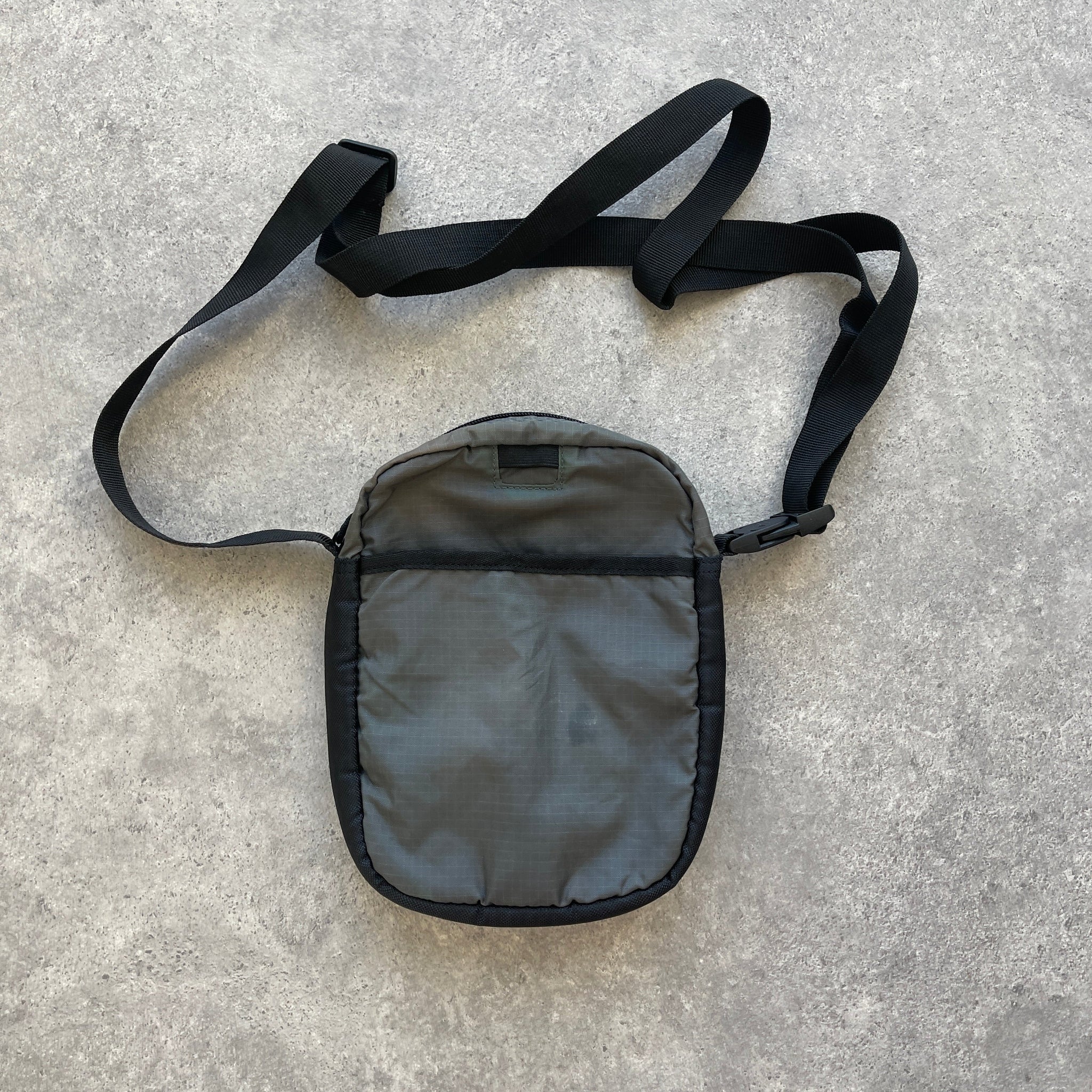 N*ke 1990s cross body utility bag