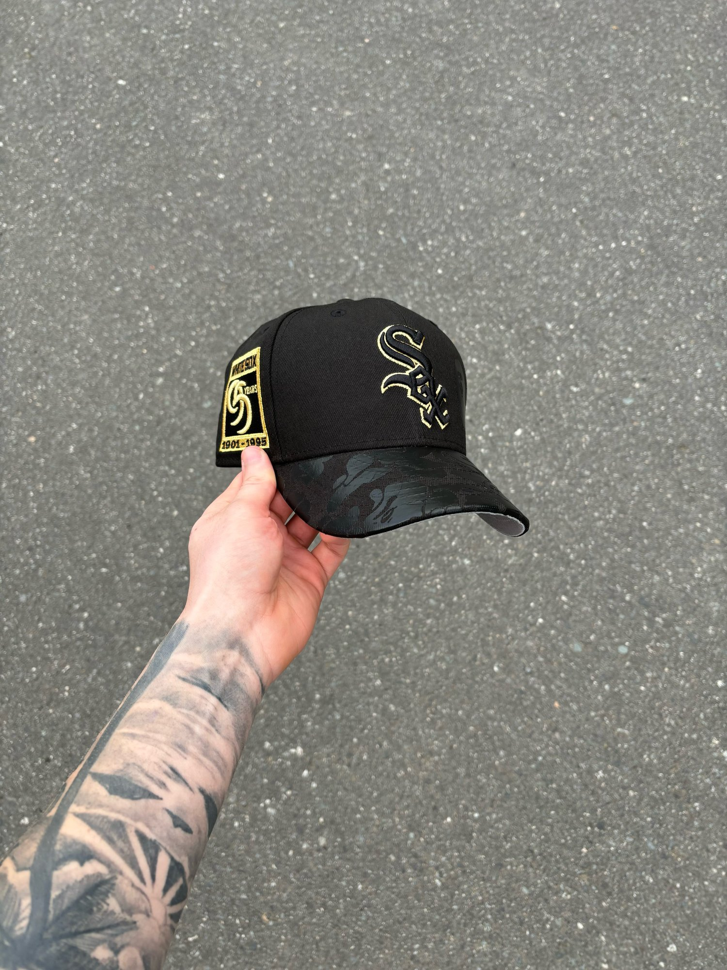 GOLD LOGO CHICAGO WHITE SOX  FITTED CAP